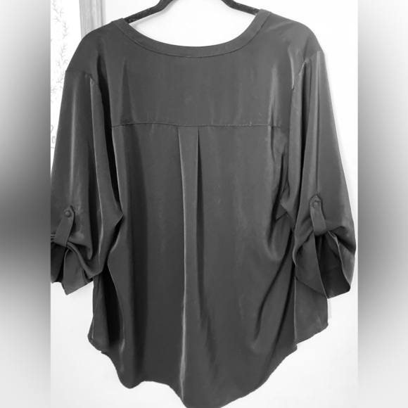 Torrid Women’s Plus 2 Blouse with Black Roll Tab Sleeve Shirt Top - Picture 3 of 9